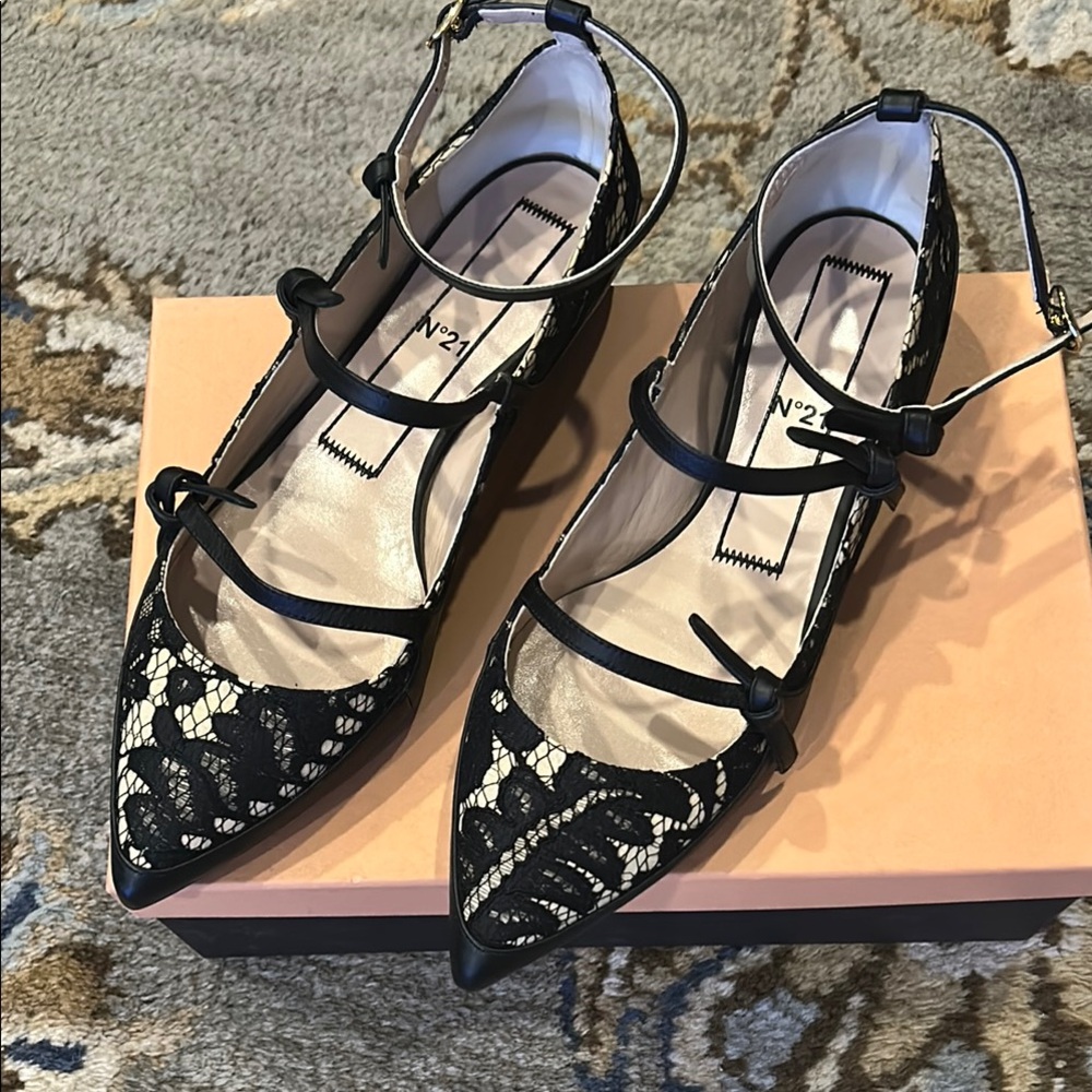 No. 21 Black Lace Women's Shoes